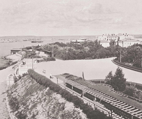 «Все глядеть бы на смуглые главы Херсонесского храма с крыльца...»