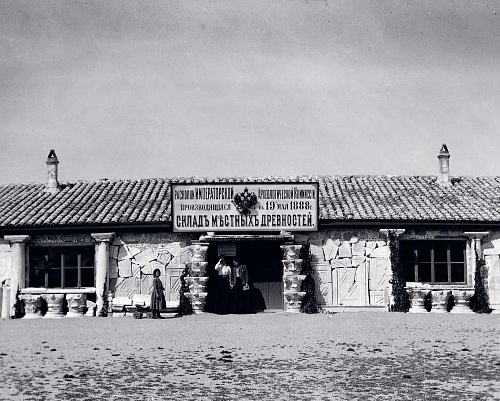 Хранители древностей