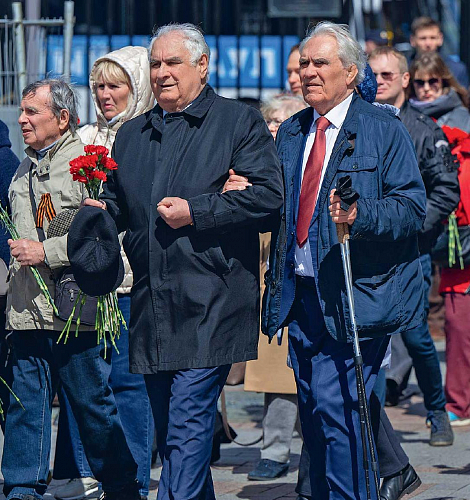 Через века – помните
